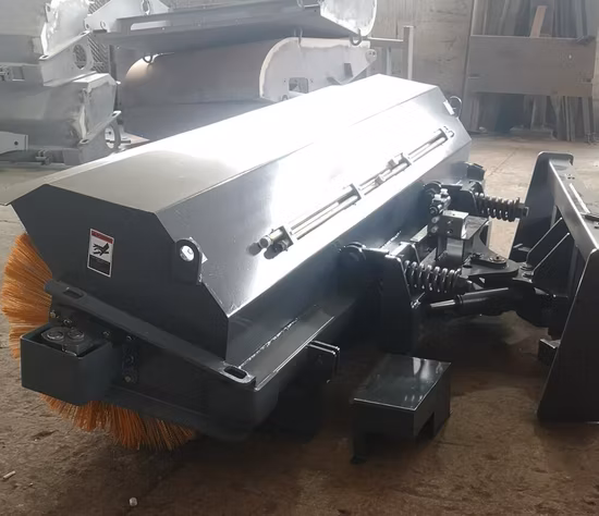 Mini pala gommata, spazzatrice angolare idraulica, attacco frusta