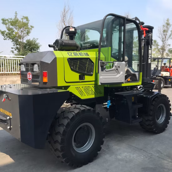 Carrello fuoristrada diesel fuoristrada con pallet idraulico a quattro ruote motrici da 2,5 tonnellate 3 tonnellate 3,5 tonnellate con motore Xinchai